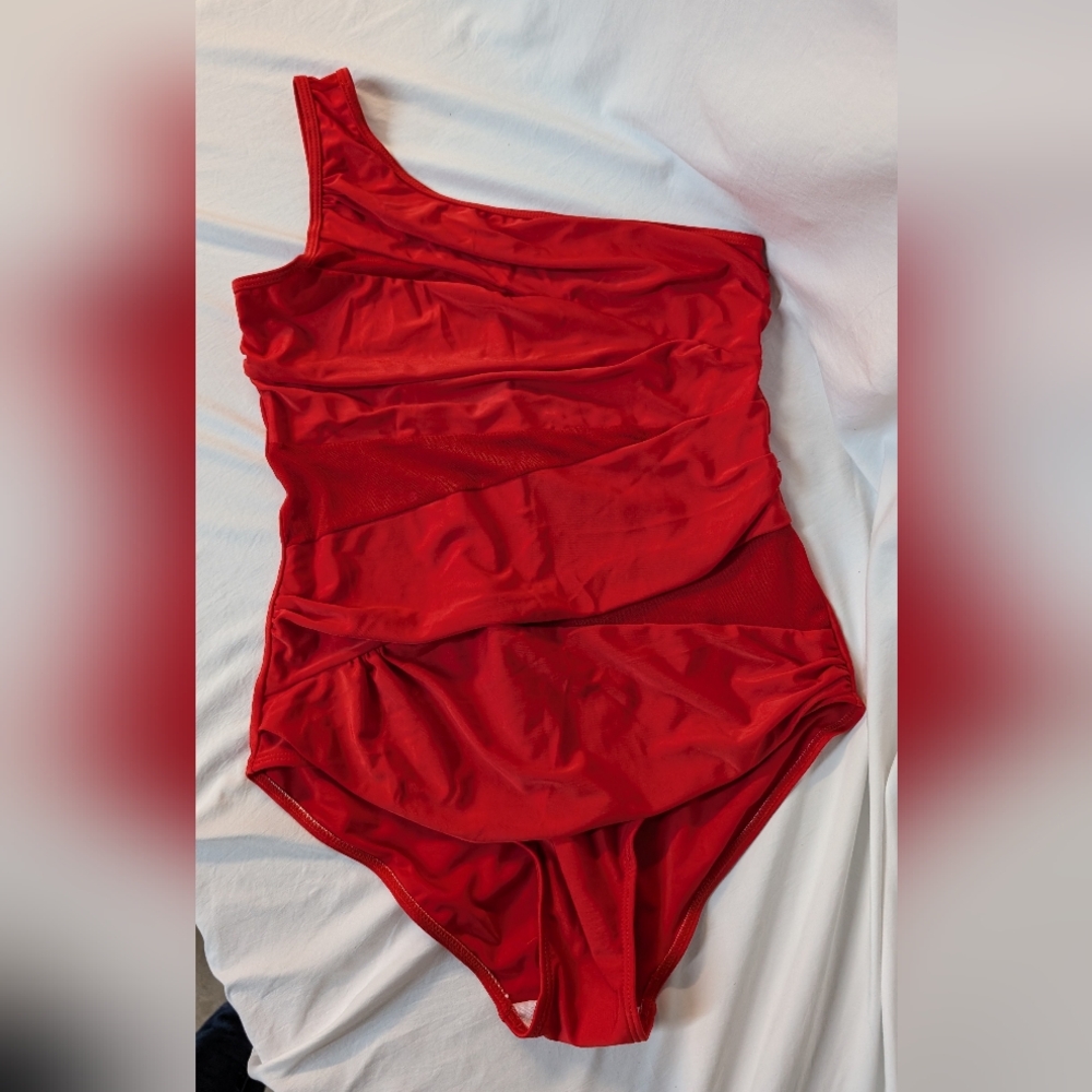 Runtly Red Size Large One Shoulder Swimming Suit - Picture 5 of 10